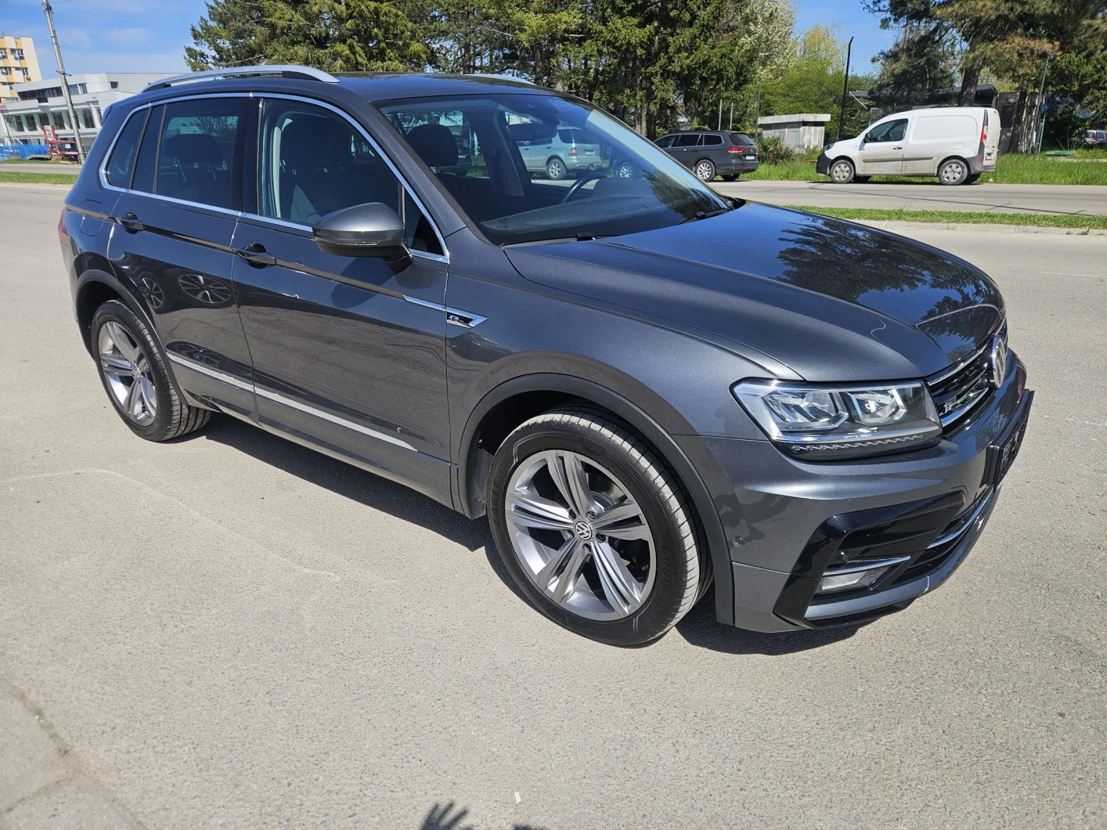VW Tiguan 2.0 TDI 150 к.с R -LINE 4?4, снимка 3 - Автомобили и джипове - 54351184