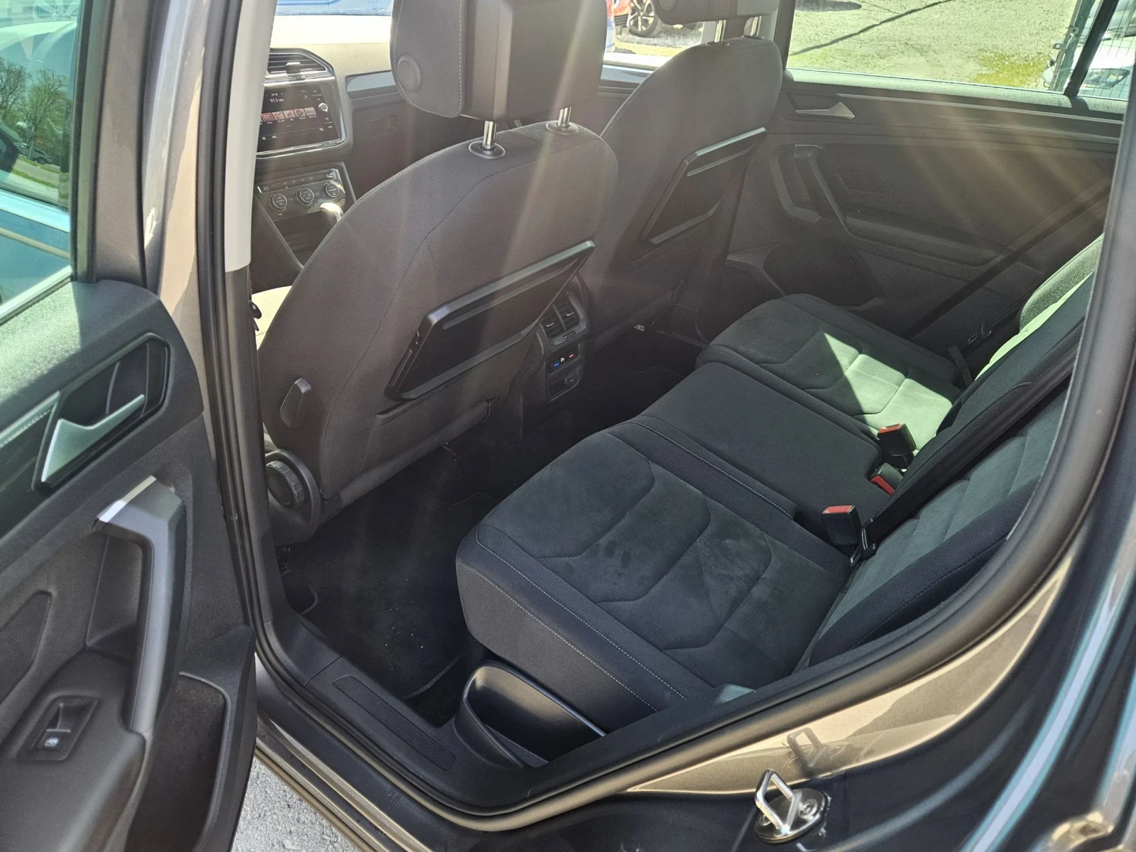 VW Tiguan 2.0 TDI 150 к.с R -LINE 4?4, снимка 9 - Автомобили и джипове - 54351184