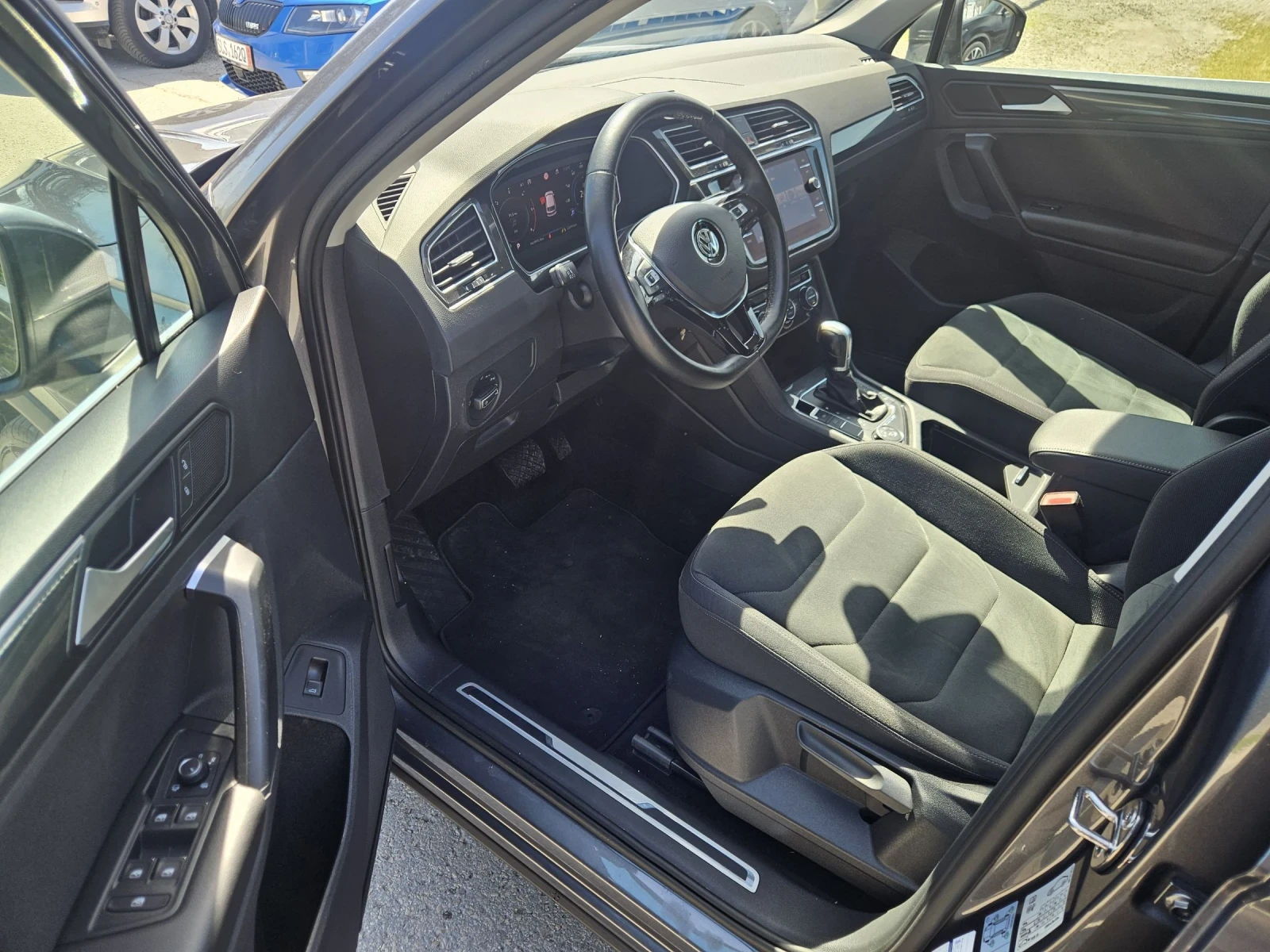 VW Tiguan 2.0 TDI 150 к.с R -LINE 4?4, снимка 7 - Автомобили и джипове - 54351184