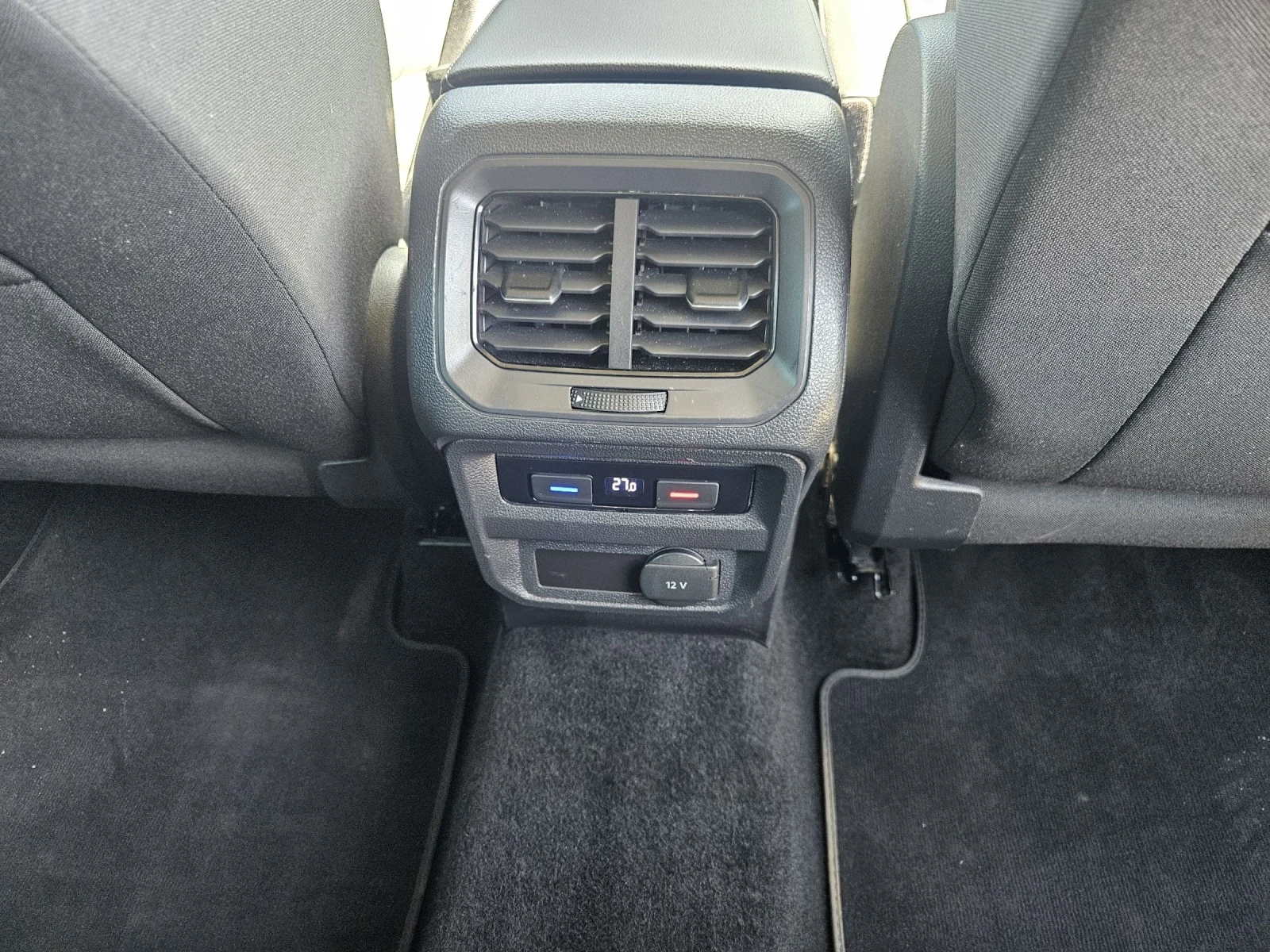 VW Tiguan 2.0 TDI 150 к.с R -LINE 4?4, снимка 13 - Автомобили и джипове - 54351184