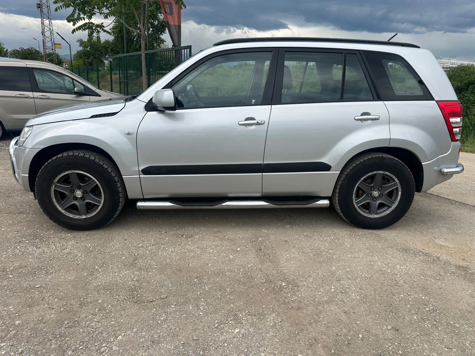 Suzuki Grand vitara 2.0-AUTOMAT-EXECUTIVE-ROLLBARS-КАМЕРА-БЕЗ-РЪЖДА!, снимка 2 - Автомобили и джипове - 54572917
