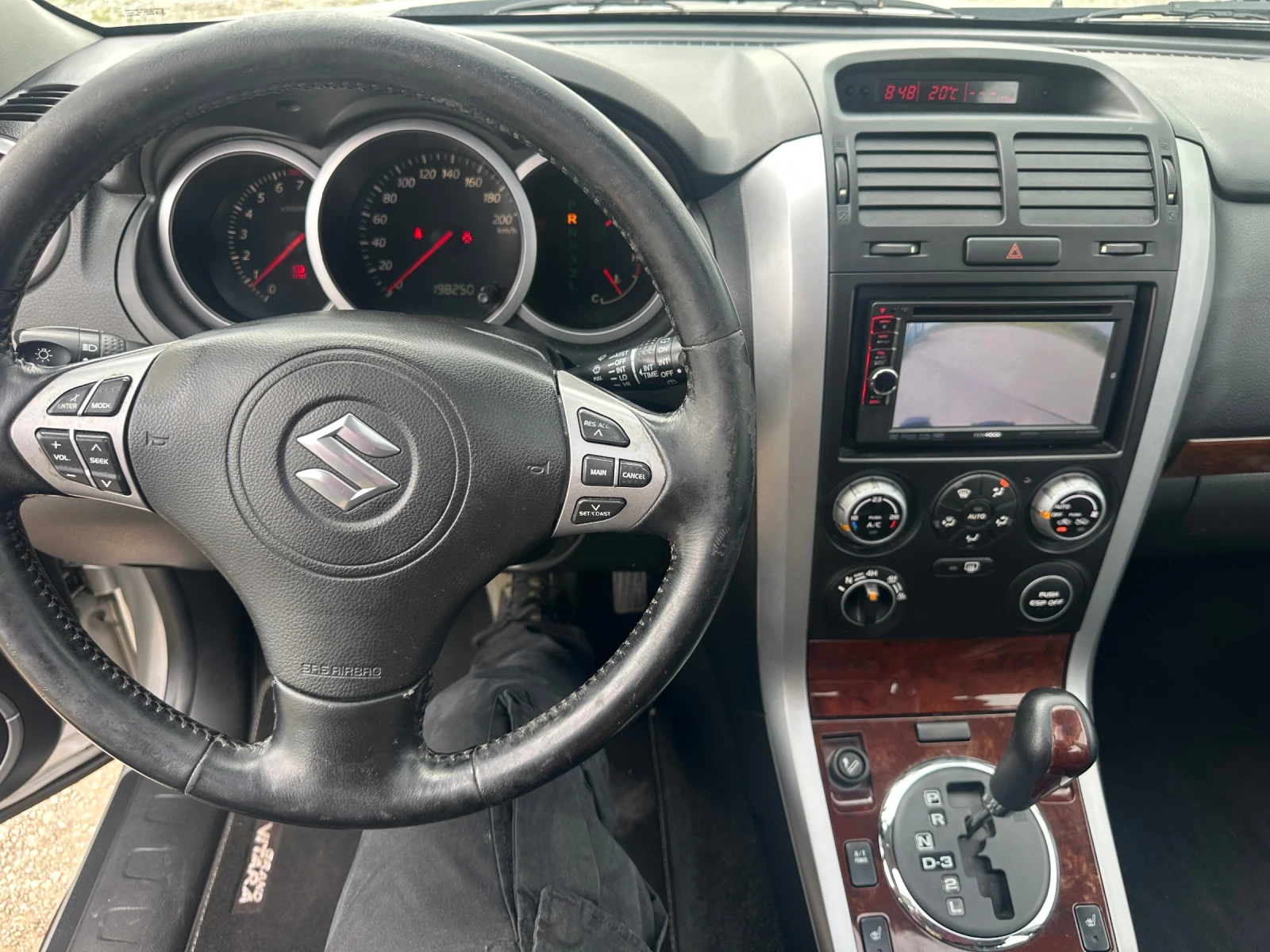 Suzuki Grand vitara 2.0-AUTOMAT-EXECUTIVE-ROLLBARS-КАМЕРА-БЕЗ-РЪЖДА!, снимка 14 - Автомобили и джипове - 54572917