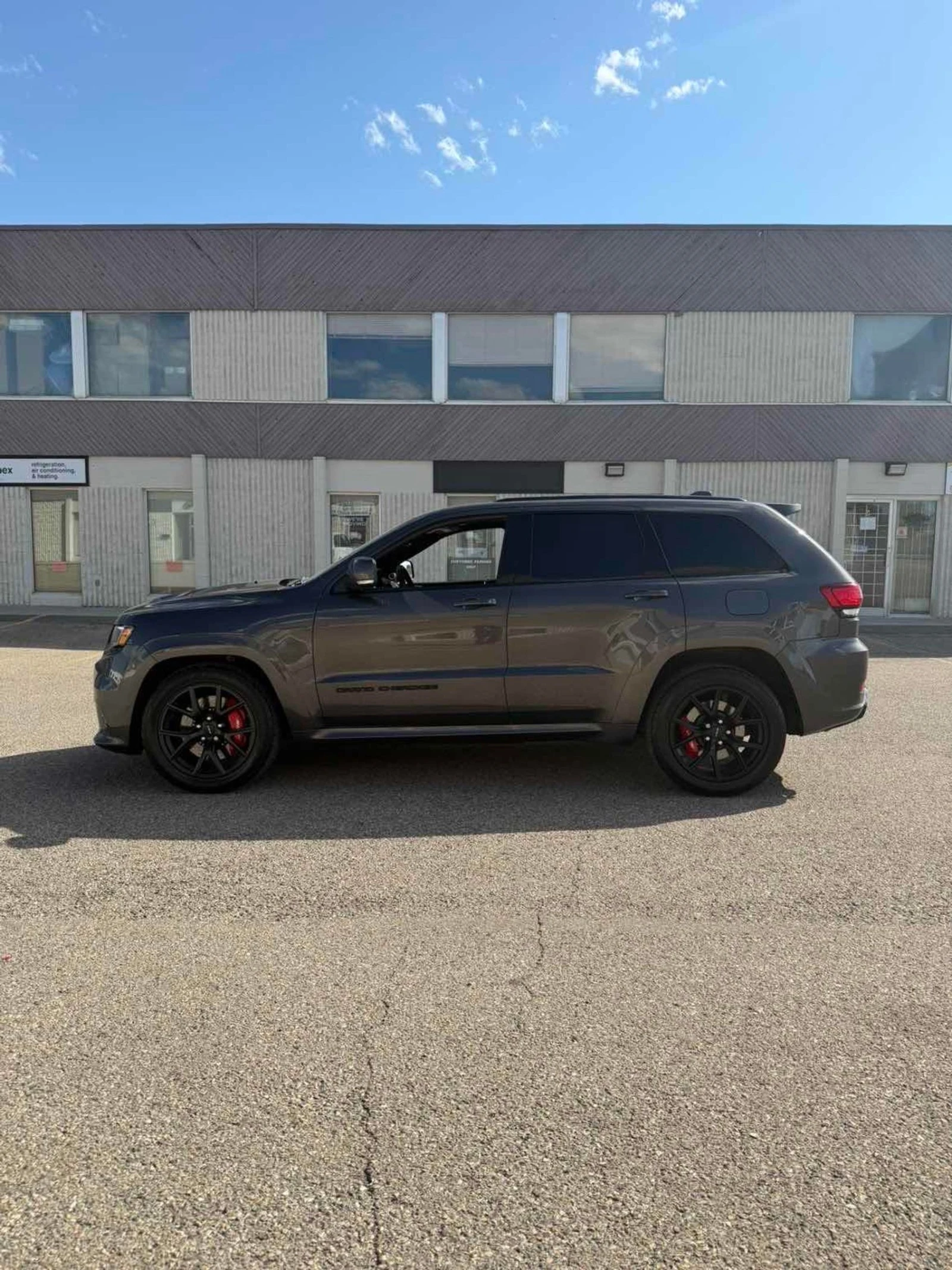 Jeep Cherokee SRT* DISTRONIC* ОБДУХ* 360* KEYLESS, снимка 3 - Автомобили и джипове - 55465150