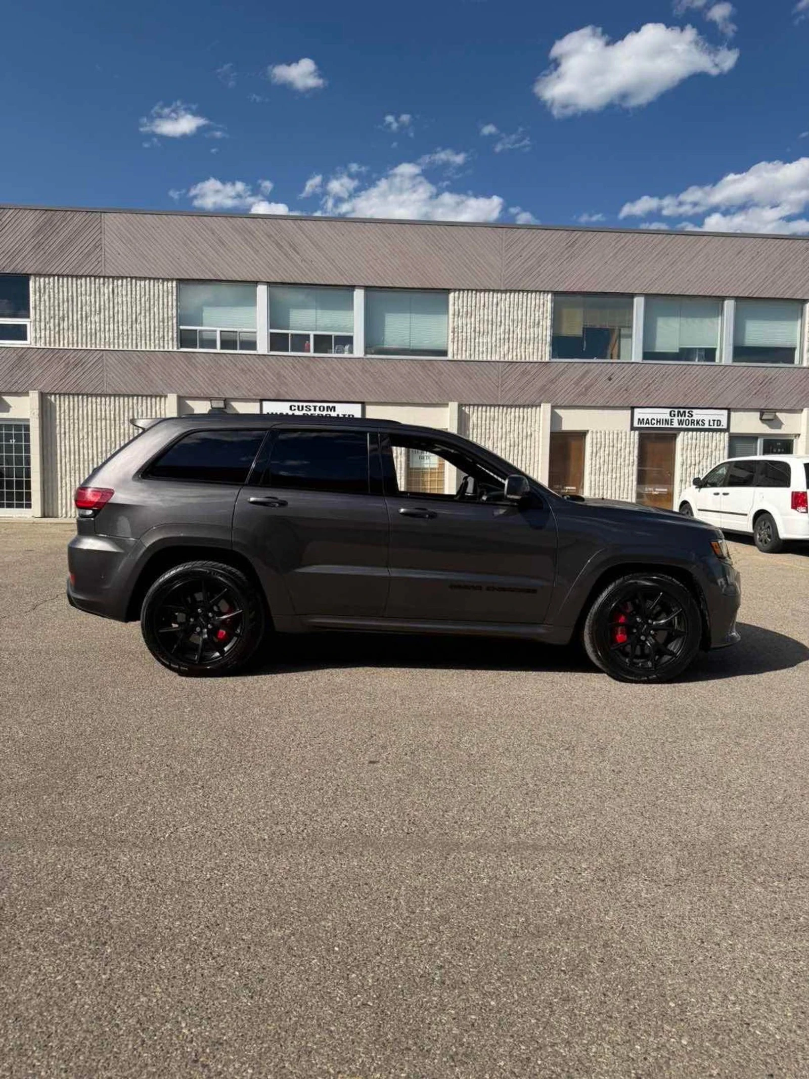 Jeep Cherokee SRT* DISTRONIC* ОБДУХ* 360* KEYLESS, снимка 4 - Автомобили и джипове - 55465150