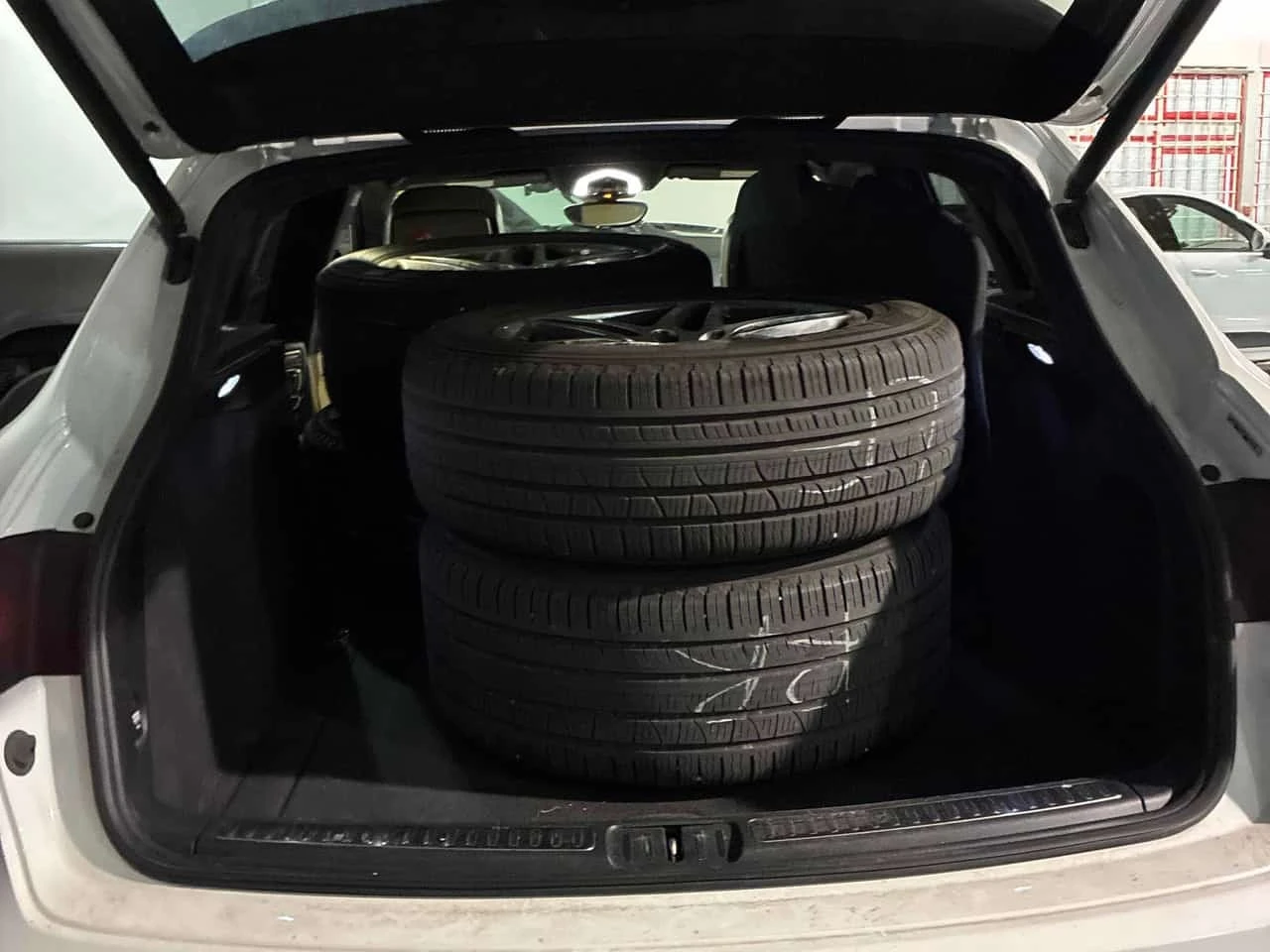 Porsche Macan * AWD * CARFAX * ОТ ПРЕДСТАВИТЕЛСТВО * , снимка 13 - Автомобили и джипове - 56734016