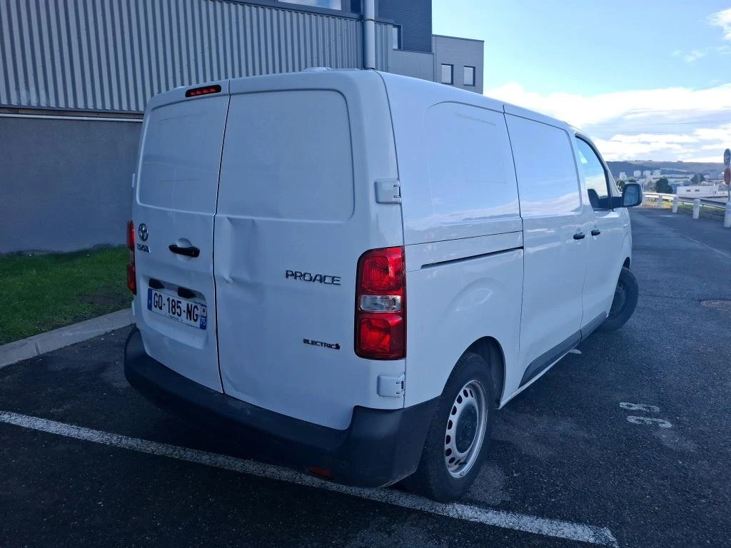 Toyota Proace 75 kWh Dynamic, снимка 12 - Бусове и автобуси - 54065125