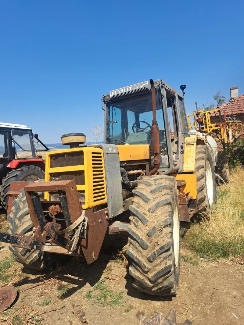 Трактор Renault