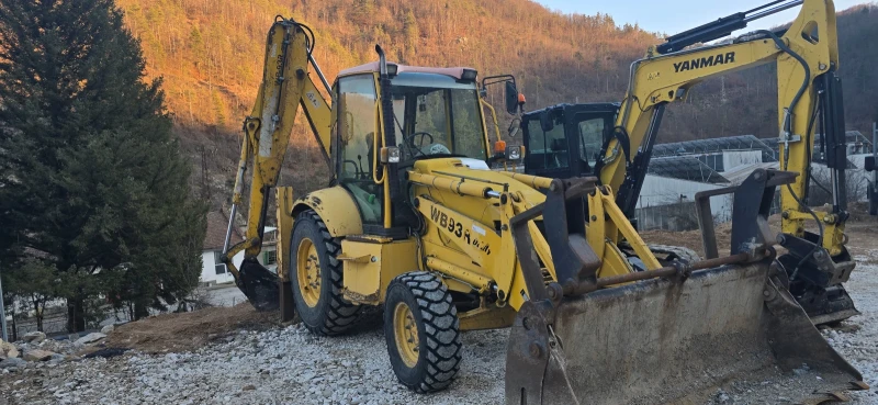 Багер Komatsu Wb93r2, снимка 1 - Индустриална техника - 49227551