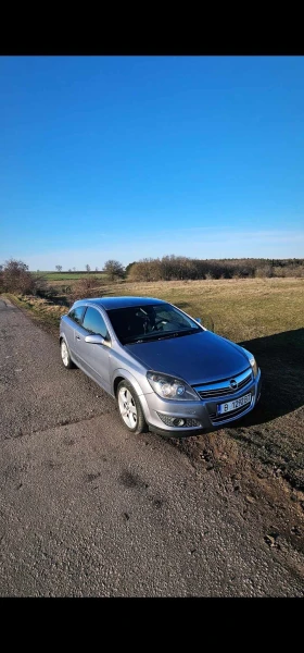 Opel Astra 1.9 GTC, снимка 1