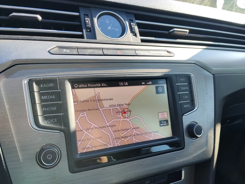 VW Passat B8/2.0 TDI 150 к.с/Keyless/Цена до 18.01.2026, снимка 13 - Автомобили и джипове - 53098324