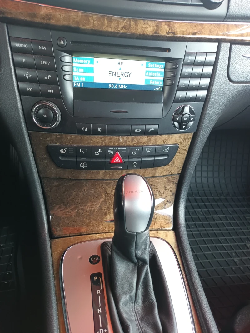 Mercedes-Benz E 220, снимка 9 - Автомобили и джипове - 52344959