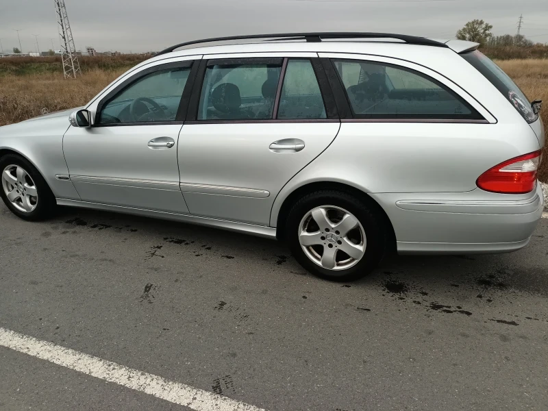 Mercedes-Benz E 220, снимка 2 - Автомобили и джипове - 52344959