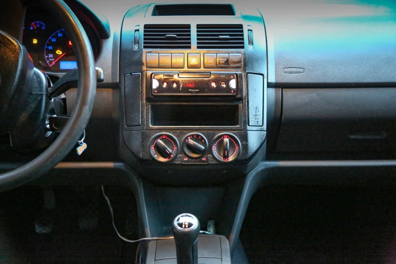 VW Polo, снимка 9 - Автомобили и джипове - 52879177