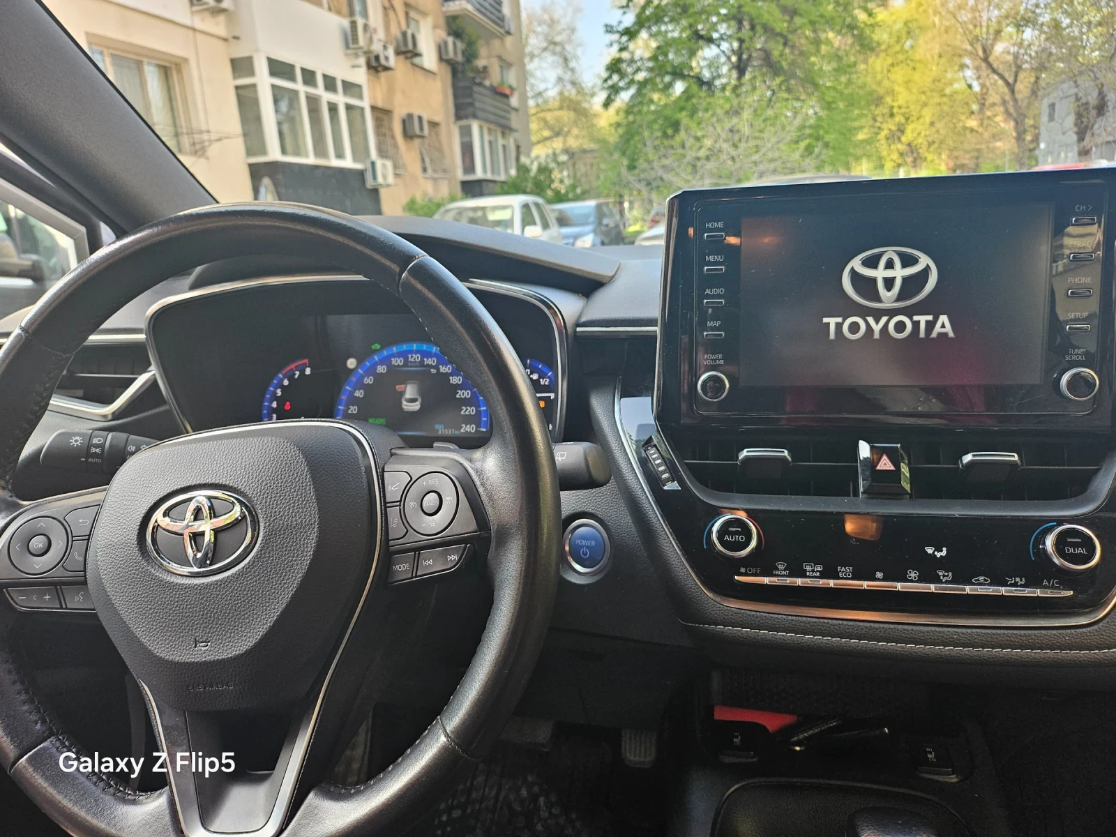 Toyota Corolla Touring Sports - изображение 6