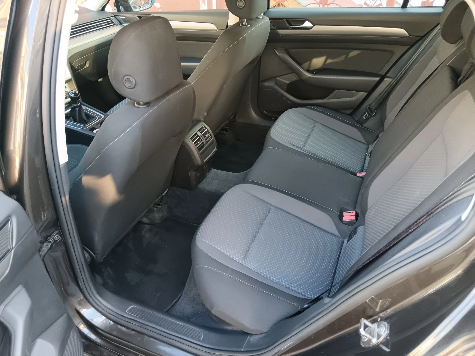 VW Passat B8/2.0 TDI 150 �.�/Keyless/���� �� 18.01.2026 | Mobile.bg � ����������� 8