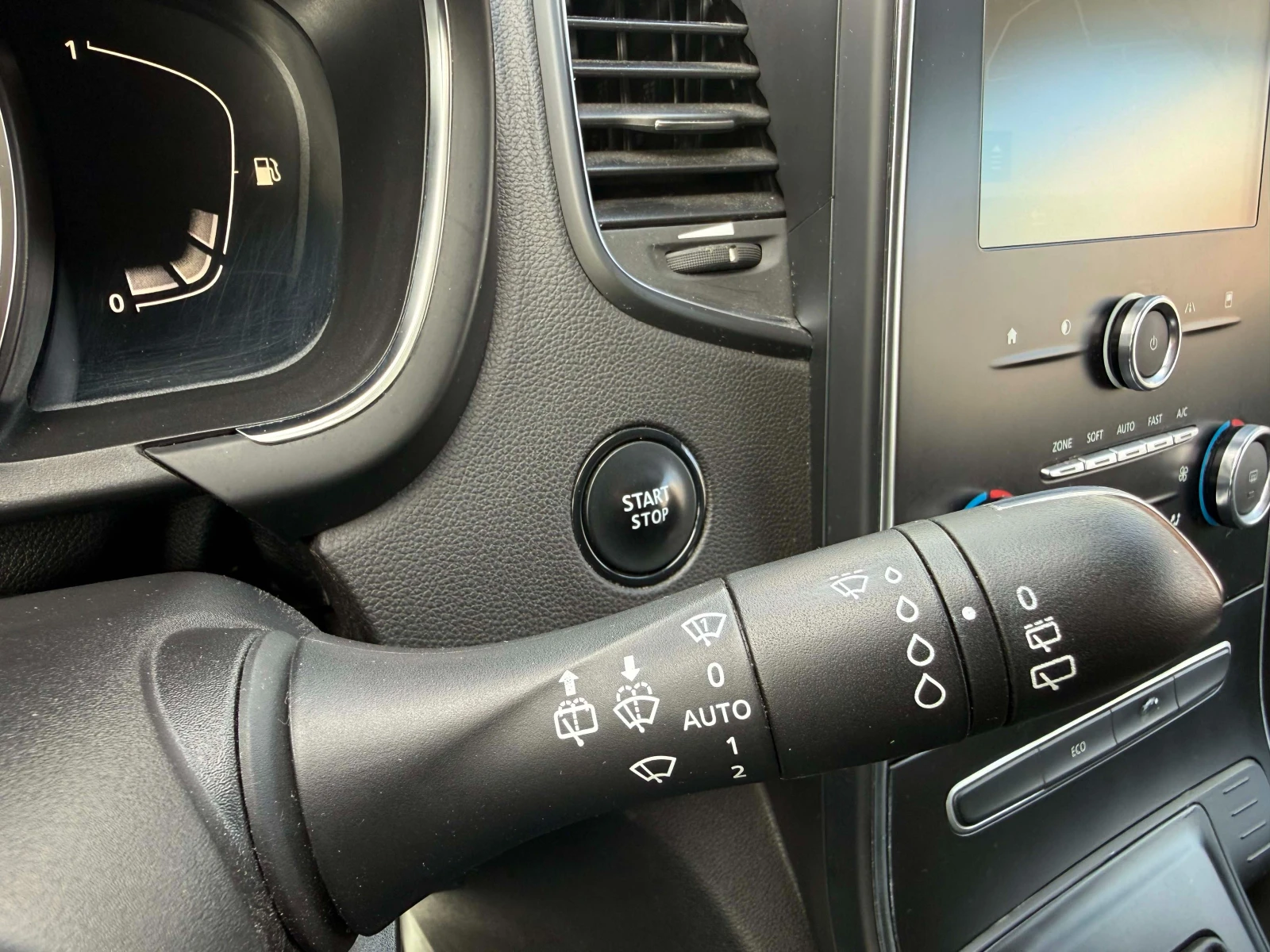 Renault Scenic, снимка 15 - Автомобили и джипове - 53825708