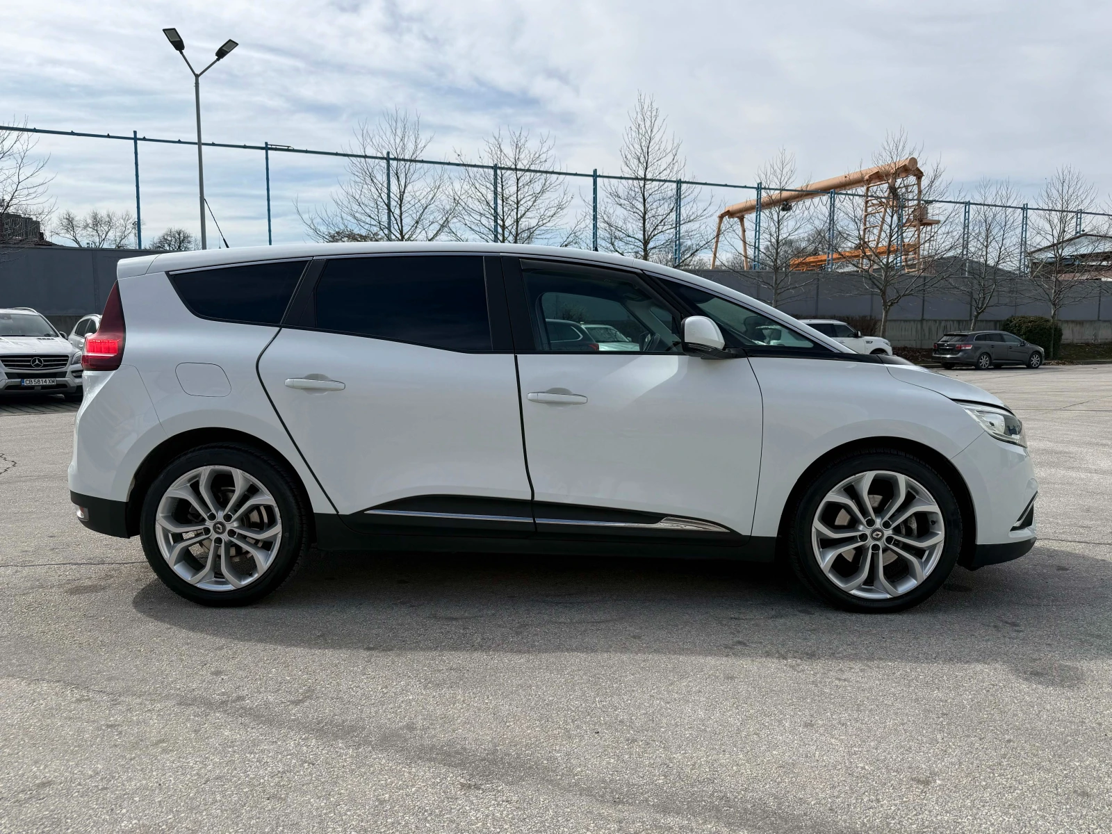 Renault Scenic, снимка 5 - Автомобили и джипове - 53825708