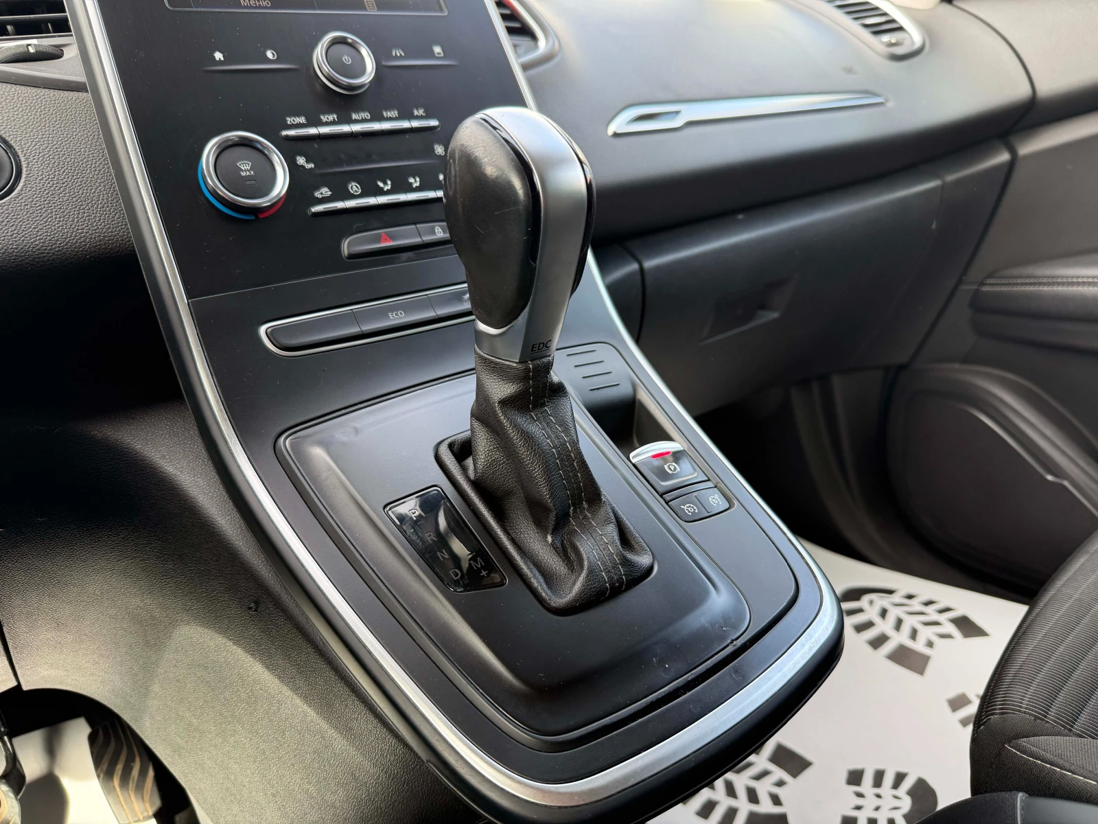 Renault Scenic, снимка 11 - Автомобили и джипове - 53825708