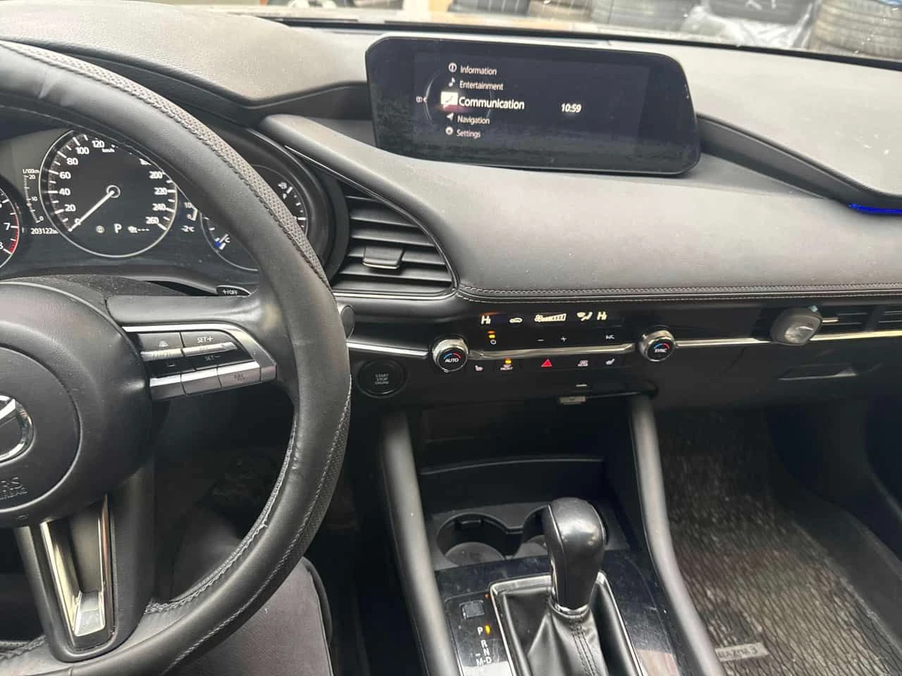 Mazda 3 * GT * 2 КЛЮЧА* PANO* KEYLESS* ПОДГРЕВ* , снимка 9 - Автомобили и джипове - 53830452