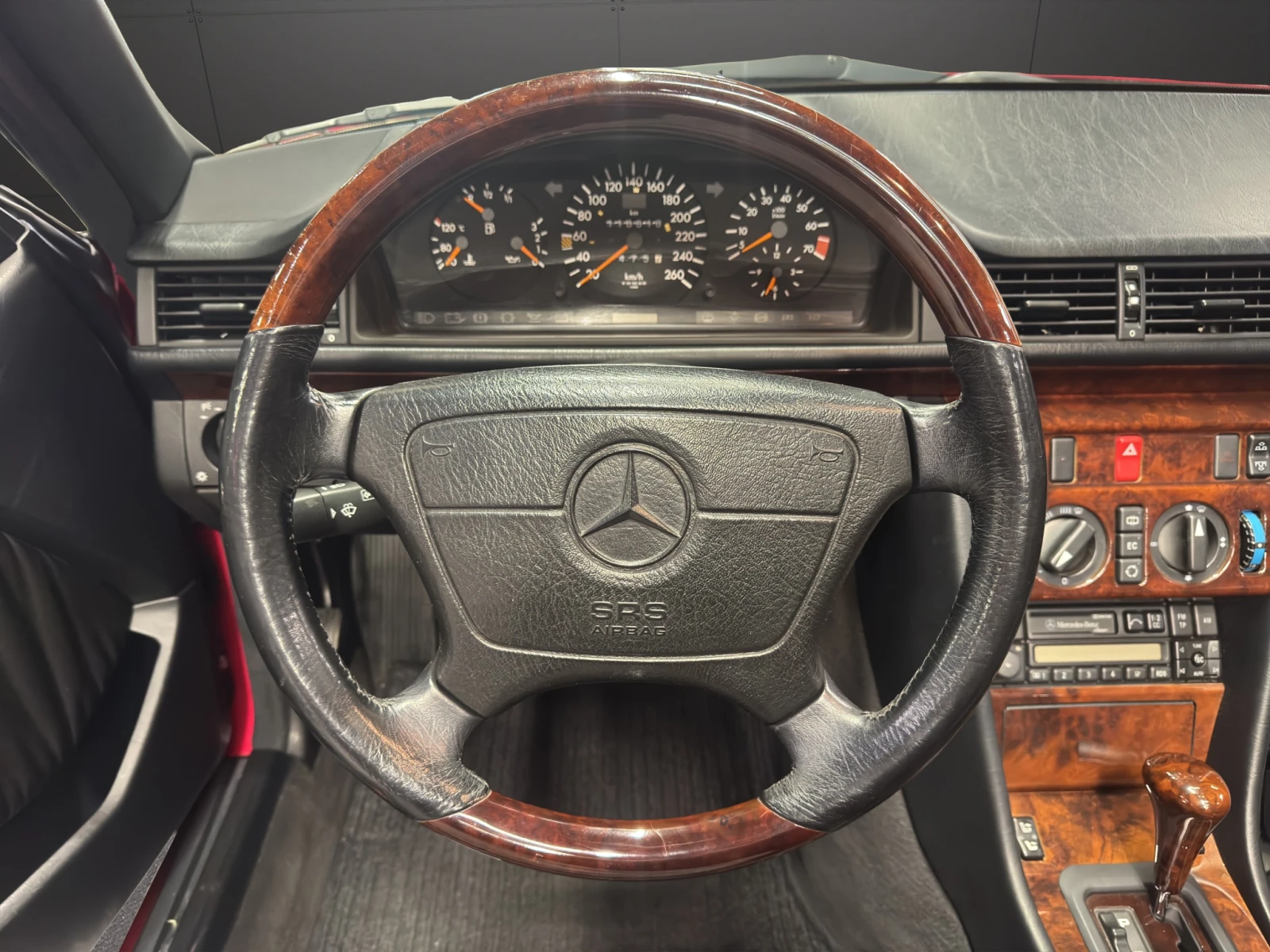 Mercedes-Benz E 320, снимка 11 - Автомобили и джипове - 54236867