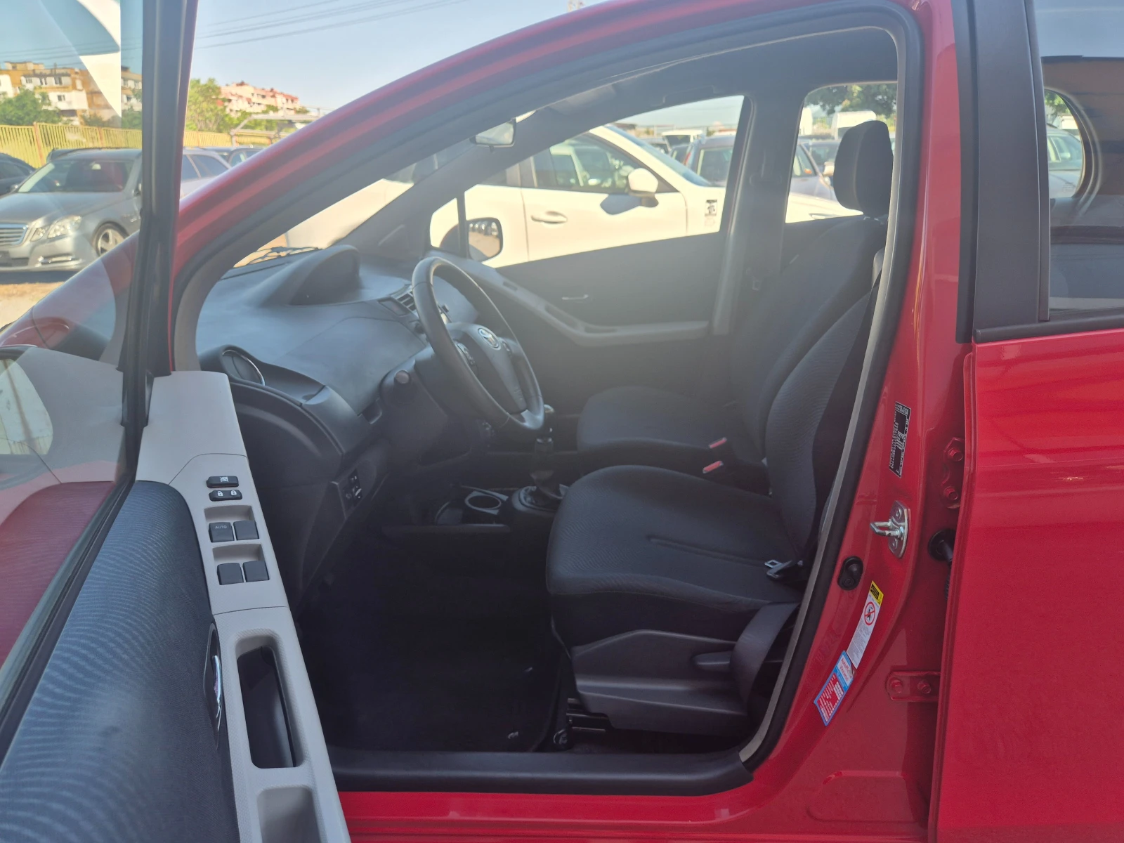 Toyota Yaris 1.3I 6ск. 160000км KLIMA ITALY, снимка 9 - Автомобили и джипове - 54683587
