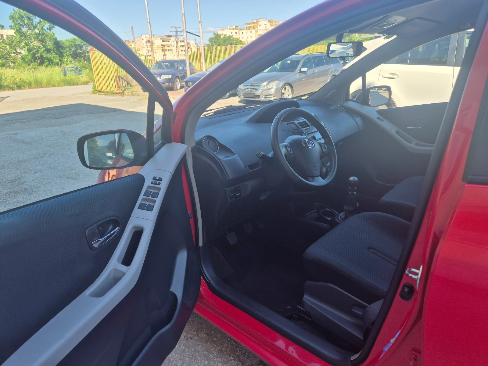 Toyota Yaris 1.3I 6ск. 160000км KLIMA ITALY, снимка 8 - Автомобили и джипове - 54683587
