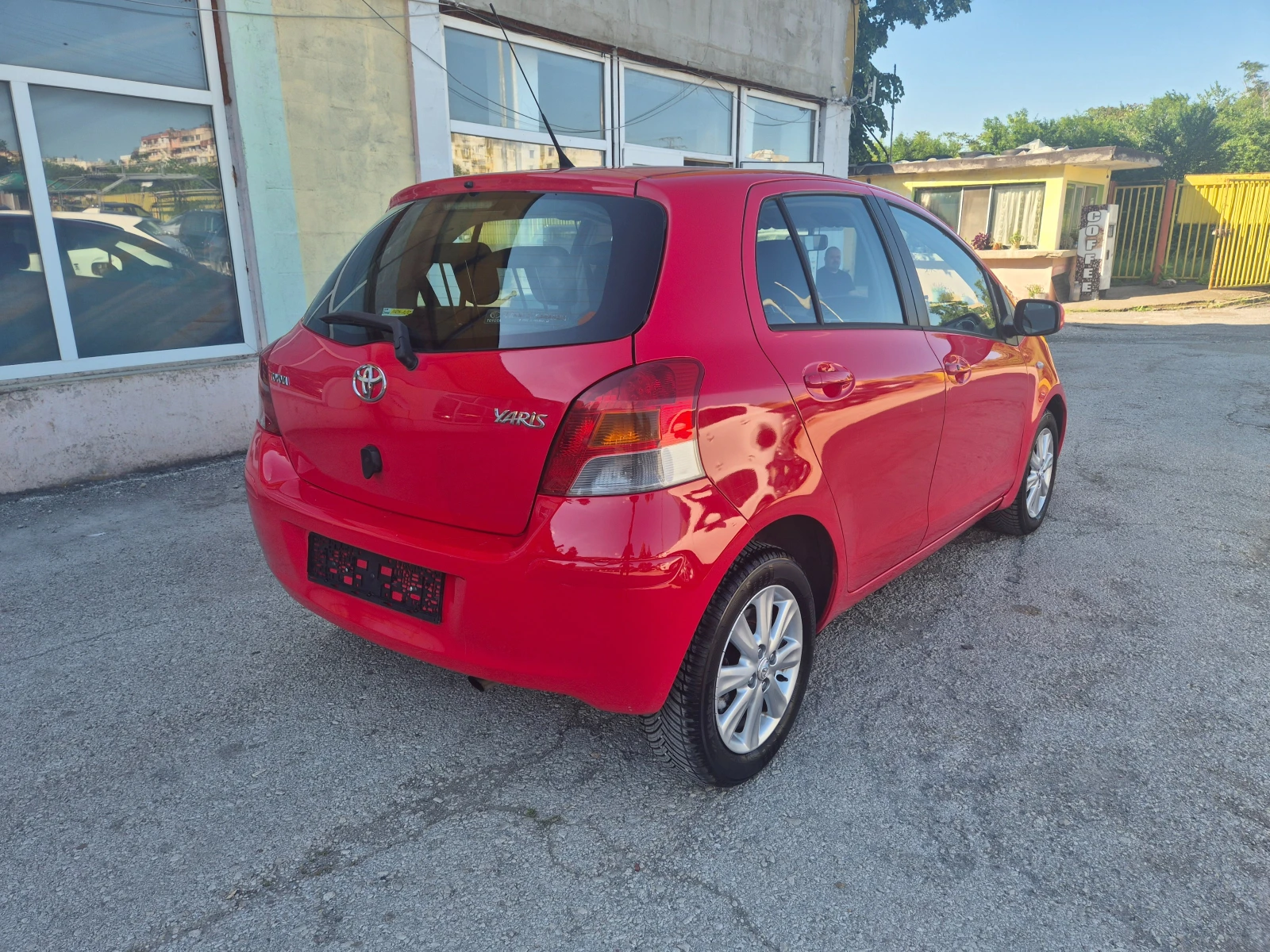 Toyota Yaris 1.3I 6ск. 160000км KLIMA ITALY, снимка 7 - Автомобили и джипове - 54683587