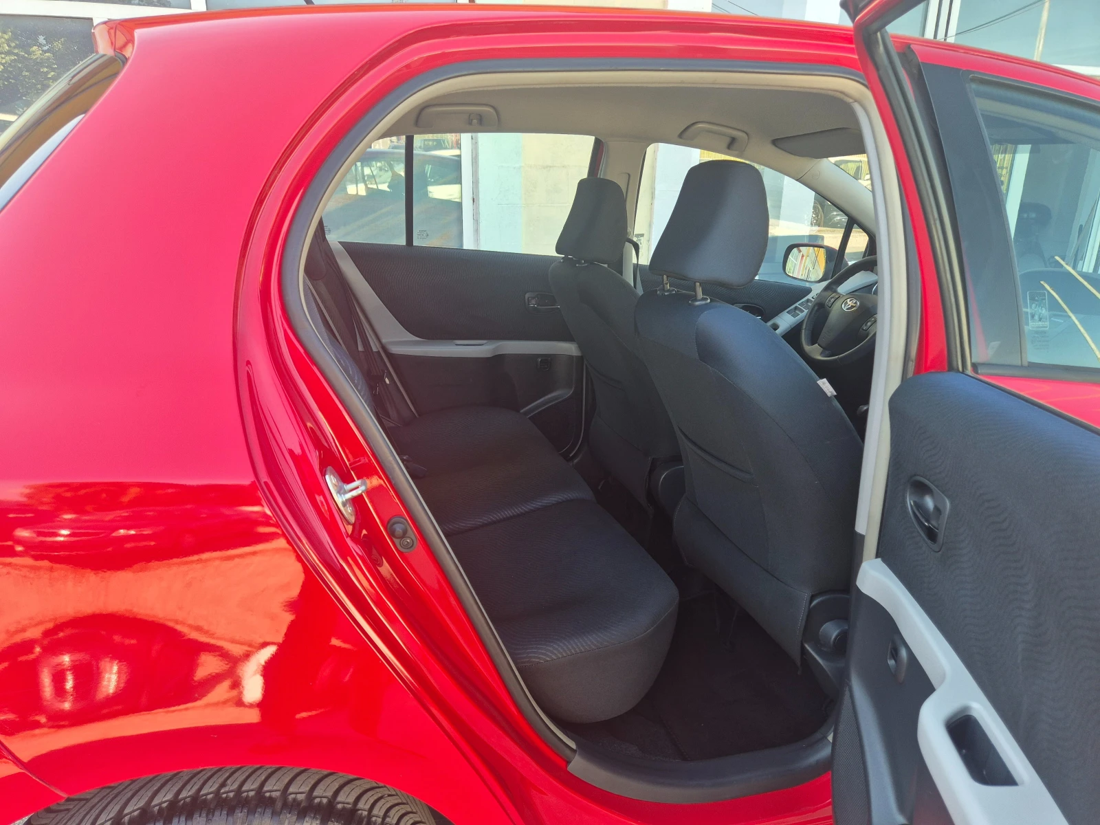 Toyota Yaris 1.3I 6ск. 160000км KLIMA ITALY, снимка 11 - Автомобили и джипове - 54683587