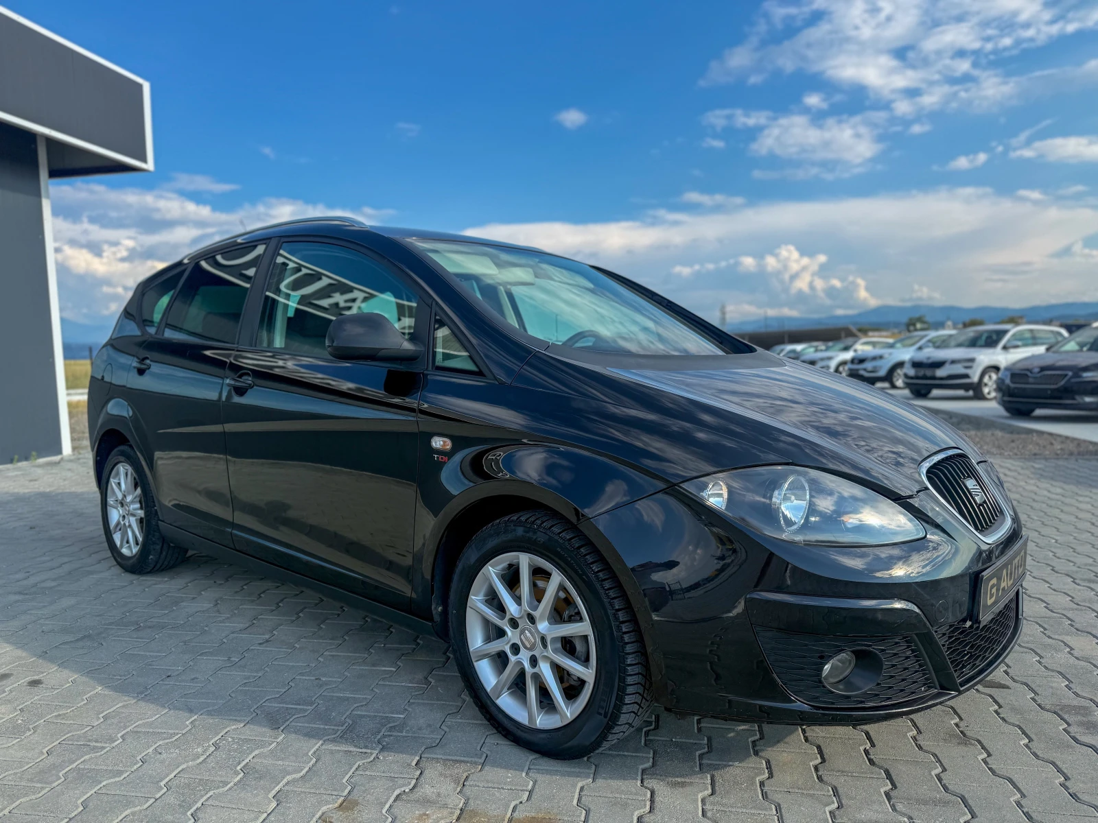 Seat Altea 2.0 TDI 150KS СОБСТВЕН ЛИЗИКГ , снимка 3 - Автомобили и джипове - 55046439