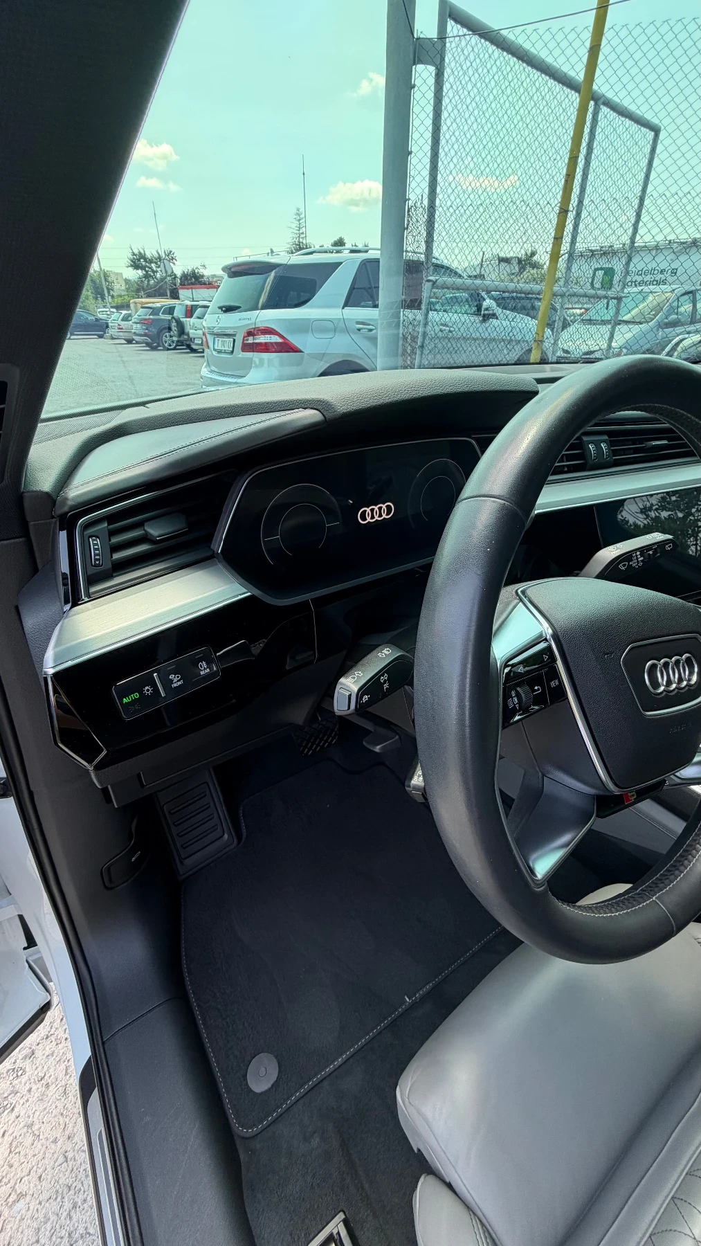 Audi E-Tron, снимка 13 - Автомобили и джипове - 55172527