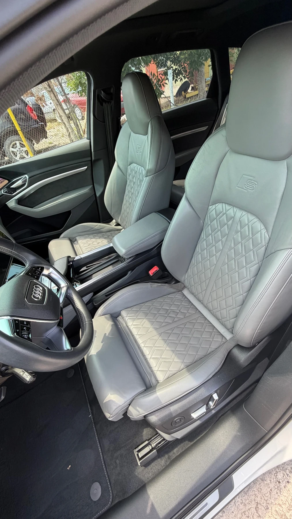 Audi E-Tron, снимка 7 - Автомобили и джипове - 55172527
