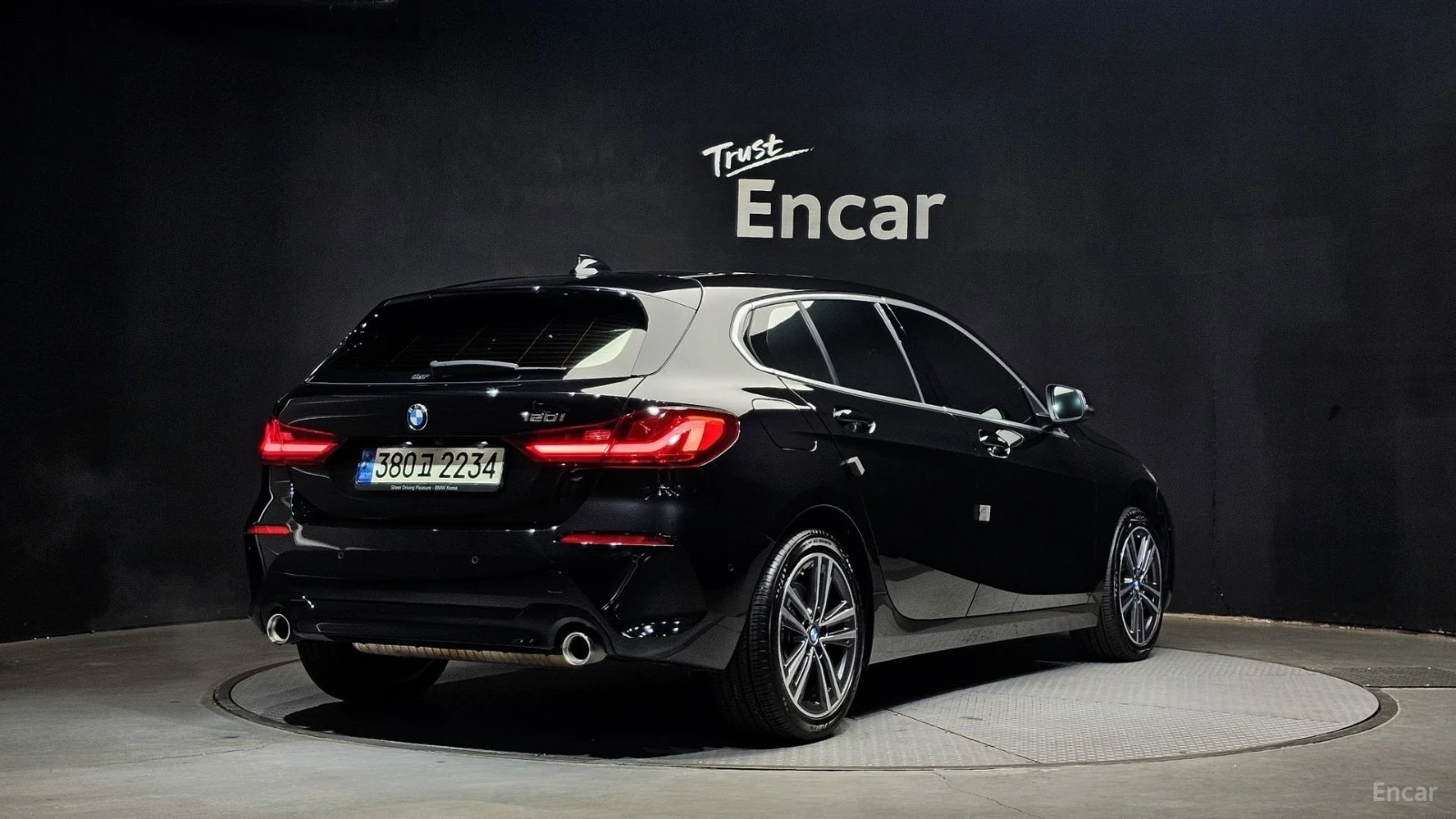 BMW 120 Avantage* КОЖА* НАВИ* КАМЕРА, снимка 2 - Автомобили и джипове - 55467851