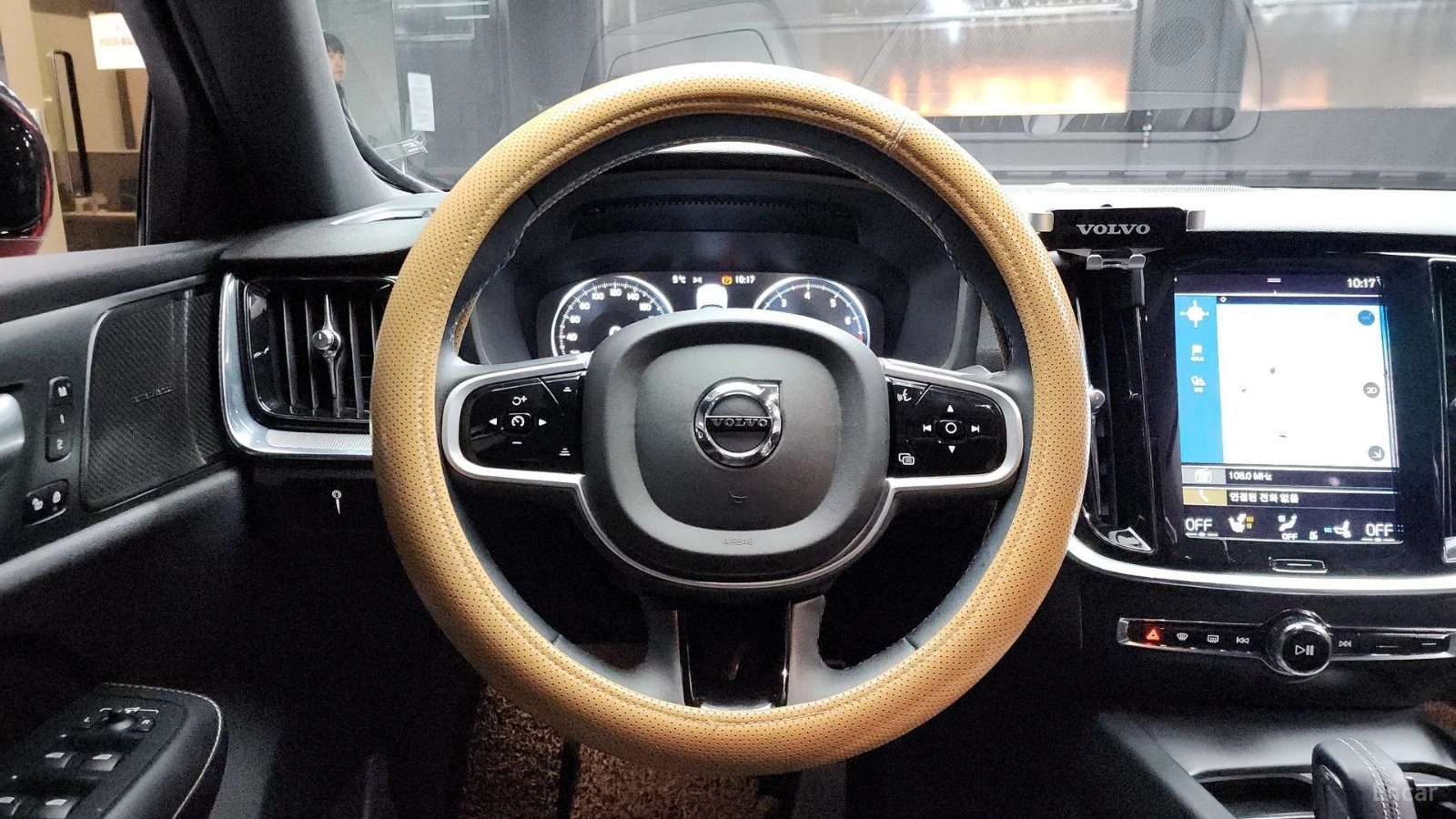 Volvo S60 R-Design* DISTRONIC* ПОДГРЕВ* ОБДУХВАНЕ* HUD* , снимка 6 - Автомобили и джипове - 55504538