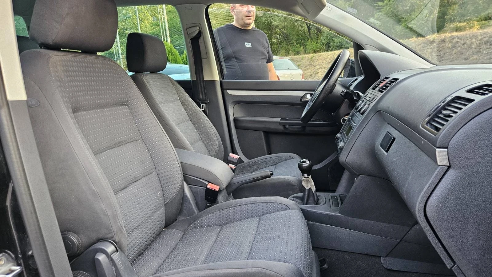 VW Touran, снимка 15 - Автомобили и джипове - 55848802