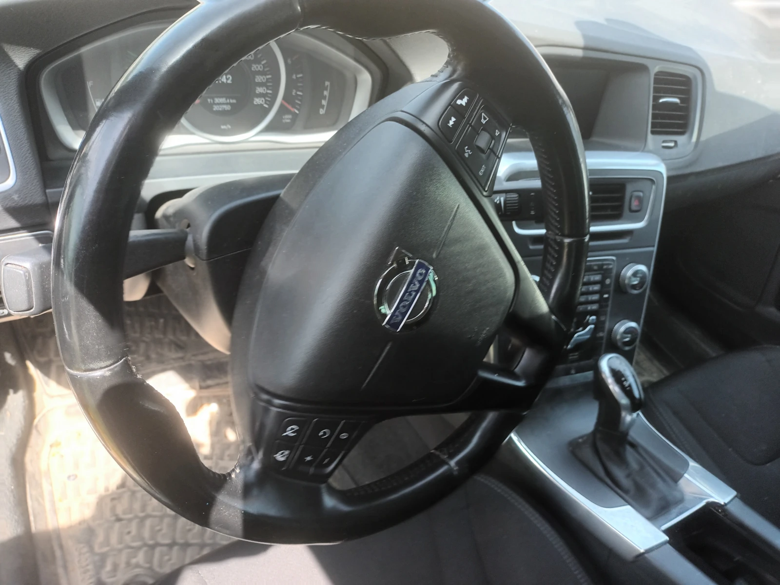 Volvo V60, снимка 2 - Автомобили и джипове - 55922555