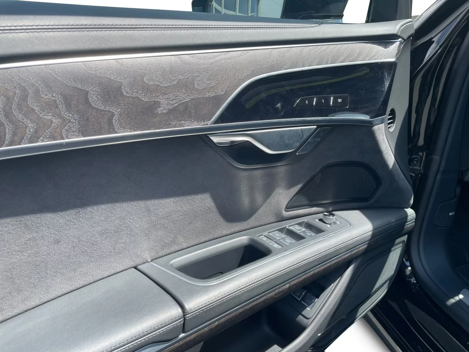 Audi A8 60 TFSIe / S-LINE / MATRIX / HUD / 360 / AIR/ PANO, снимка 8 - Автомобили и джипове - 56002130