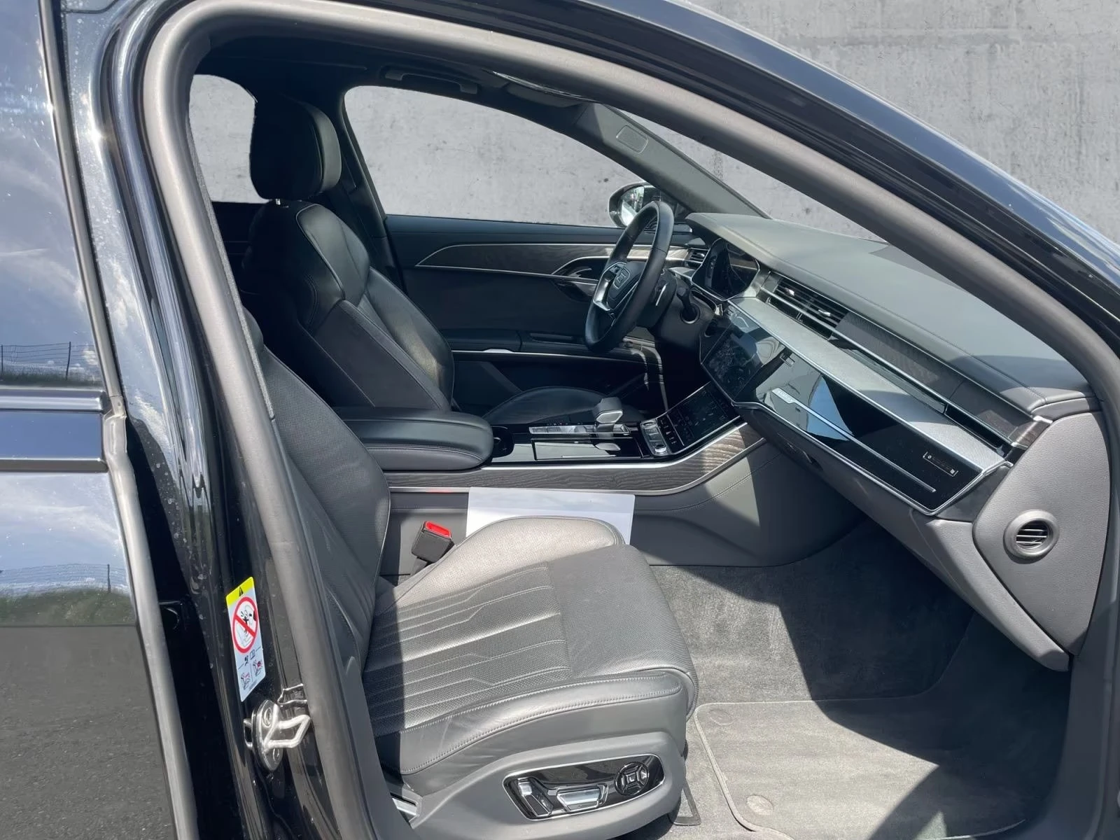 Audi A8 60 TFSIe / S-LINE / MATRIX / HUD / 360 / AIR/ PANO, снимка 14 - Автомобили и джипове - 56002130