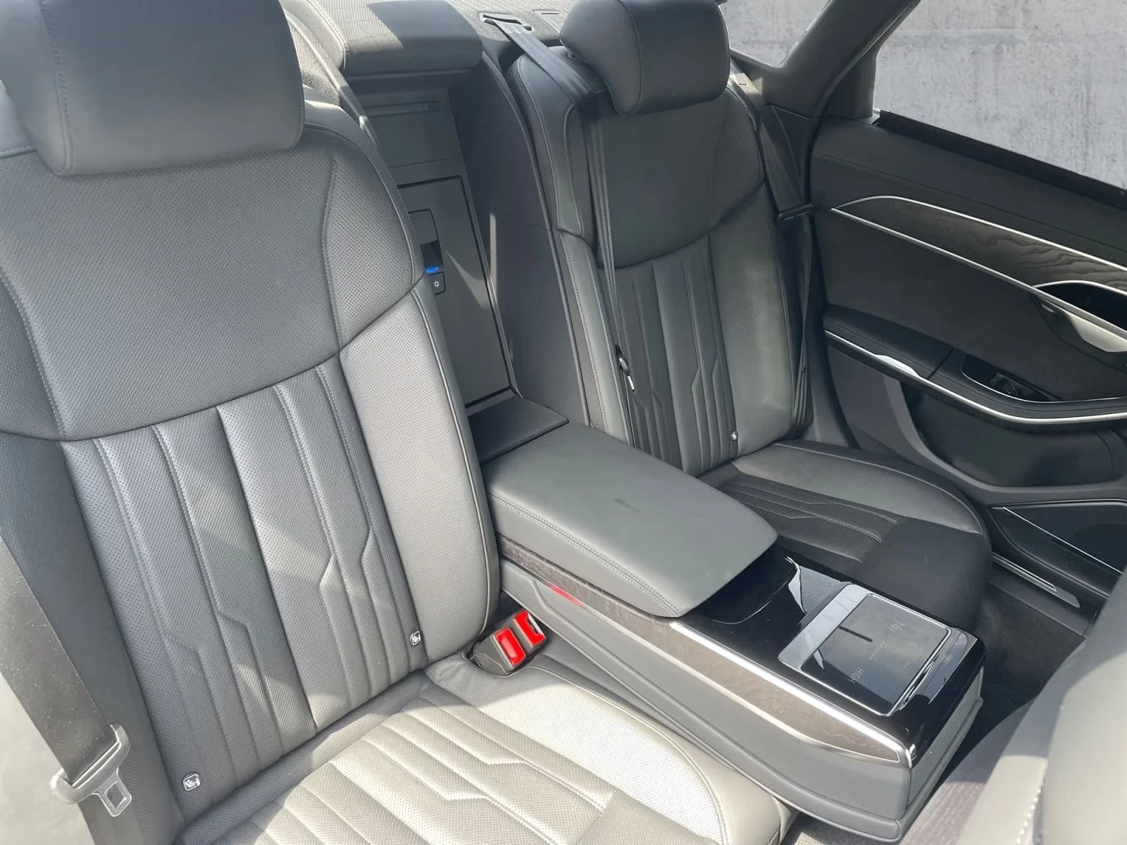 Audi A8 60 TFSIe / S-LINE / MATRIX / HUD / 360 / AIR/ PANO, снимка 15 - Автомобили и джипове - 56002130