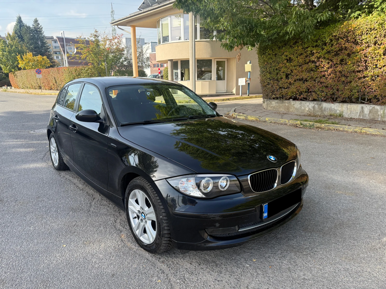 BMW 118 i Facelift, снимка 3 - Автомобили и джипове - 56562572