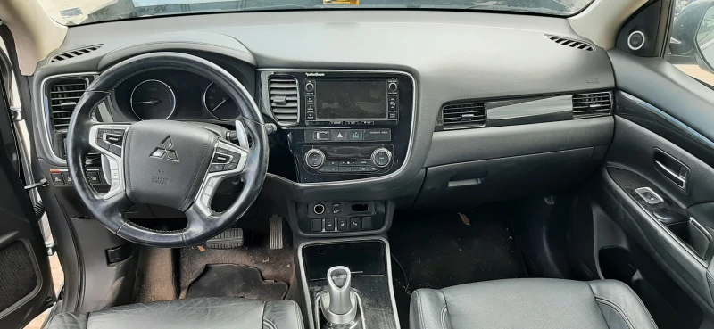 Mitsubishi Outlander 2.0i, снимка 7 - Автомобили и джипове - 47220733