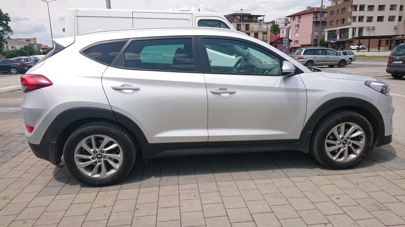 Hyundai Tucson, снимка 3 - Автомобили и джипове - 47490903