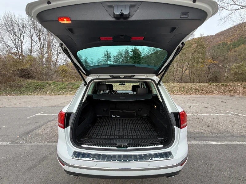 VW Touareg 3.0 TDI R.line, снимка 14 - Автомобили и джипове - 52588419