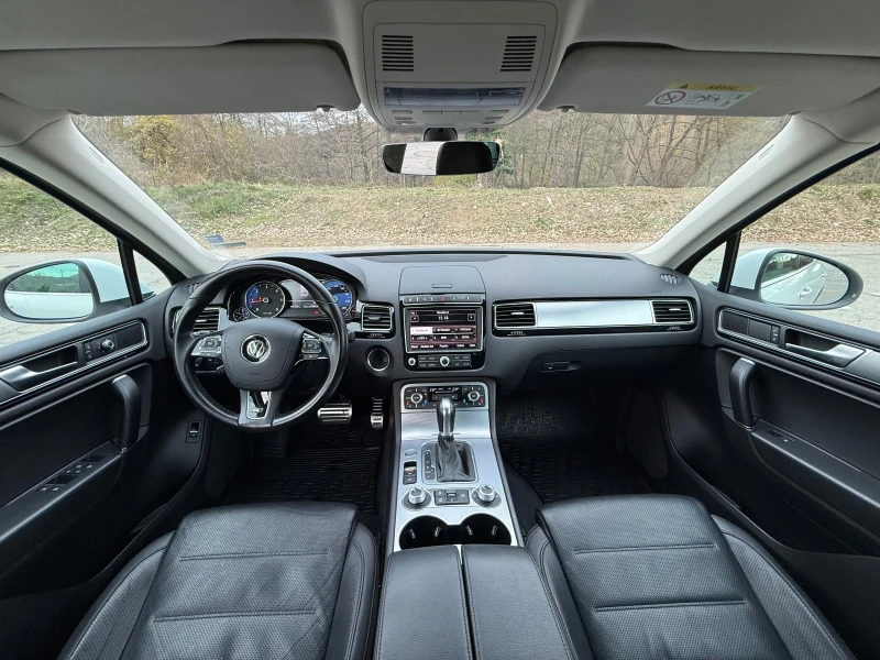 VW Touareg 3.0 TDI R.line, снимка 10 - Автомобили и джипове - 52588419