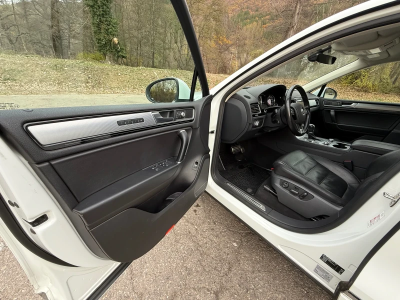 VW Touareg 3.0 TDI R.line, снимка 12 - Автомобили и джипове - 52588419