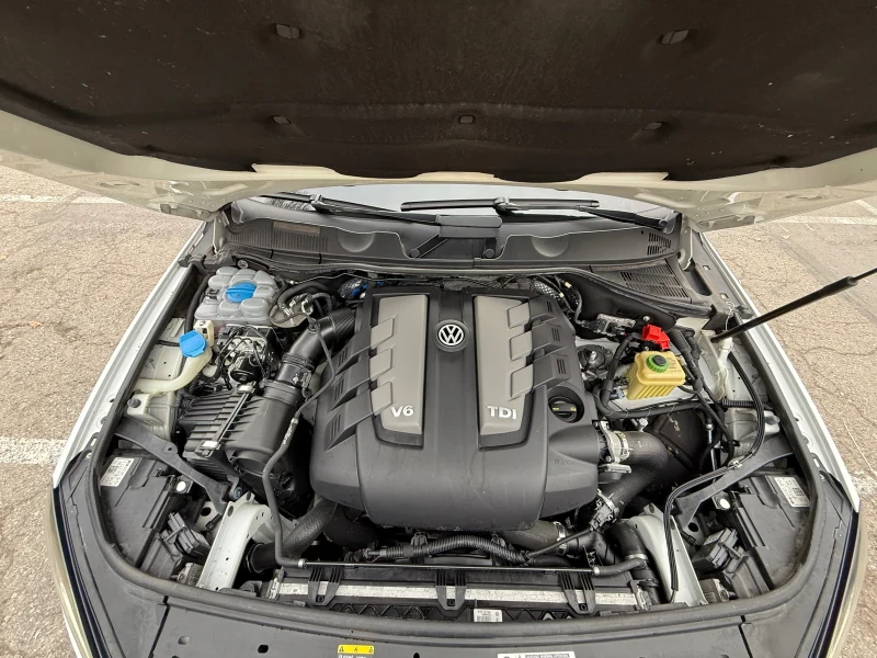 VW Touareg 3.0 TDI R.line, снимка 15 - Автомобили и джипове - 52588419