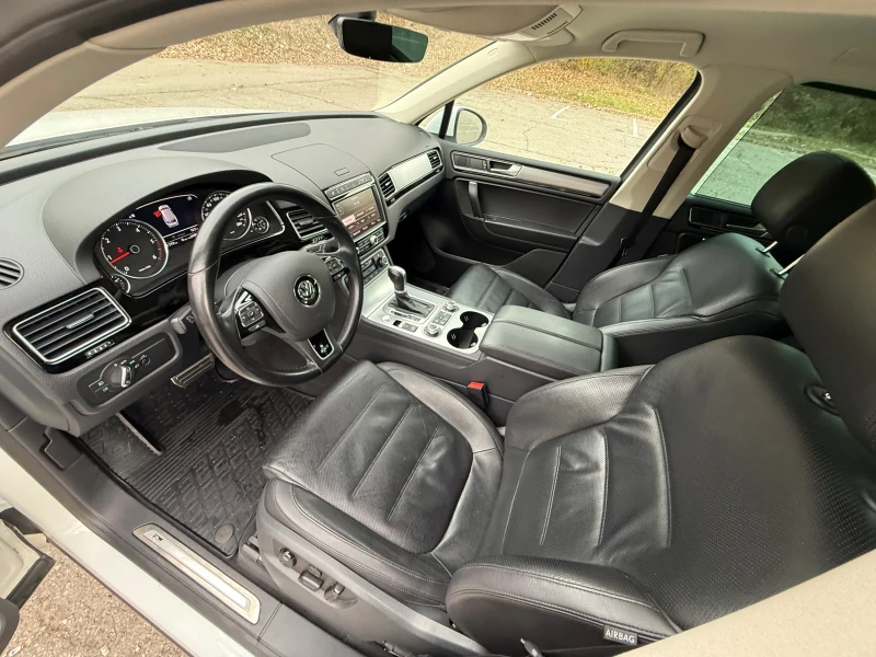 VW Touareg 3.0 TDI R.line, снимка 11 - Автомобили и джипове - 52588419