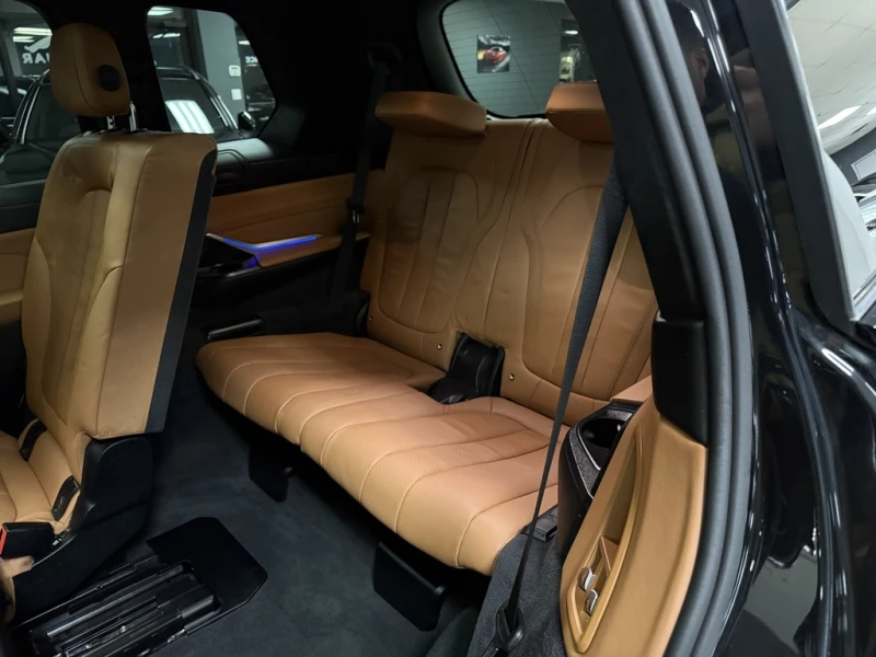 BMW X7 40 * Фиксирана цена до БГ* Един собственик* CARFAX, снимка 12 - Автомобили и джипове - 53382319