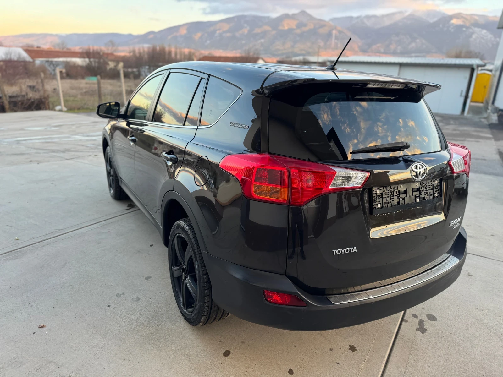 Toyota Rav4 2.2d4d АВТОМАТИК 4х4 - изображение 4