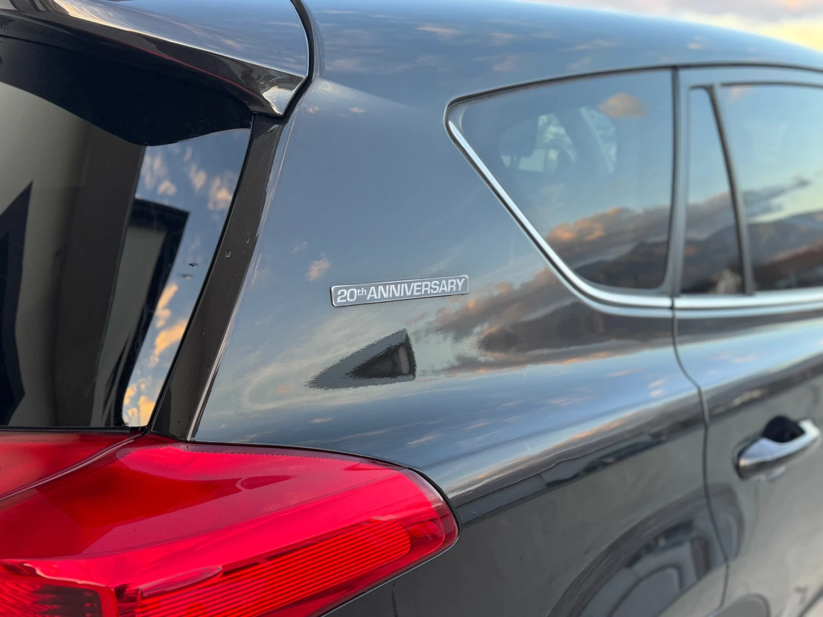 Toyota Rav4 2.2d4d АВТОМАТИК 4х4 - изображение 6