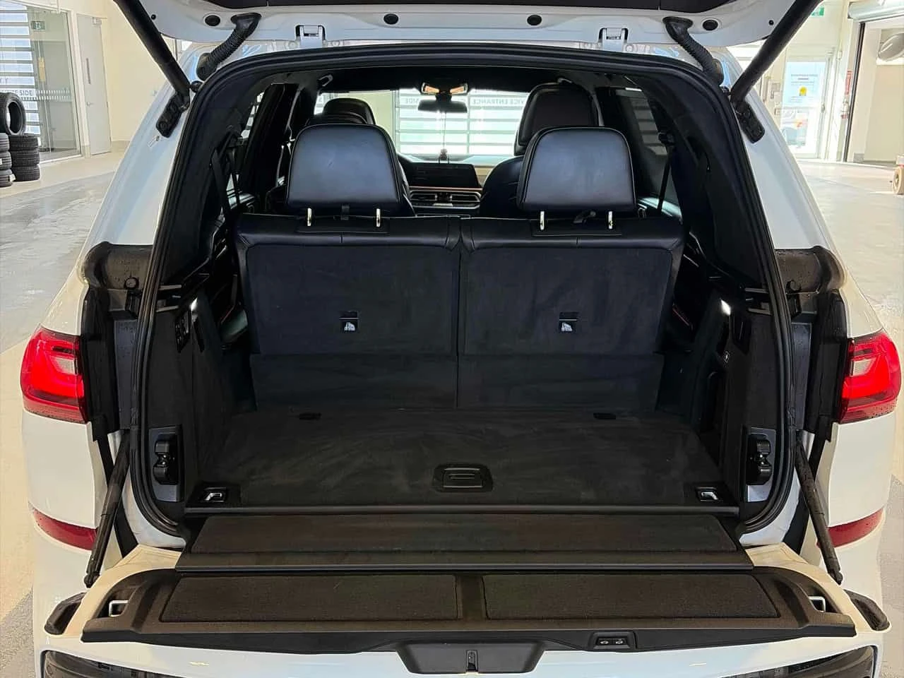 BMW X7 * xDrive40i* DIS* H/K* ОБДУХВАНЕ* МАСАЖ* ЛАЗЕР* , снимка 13 - Автомобили и джипове - 53842613